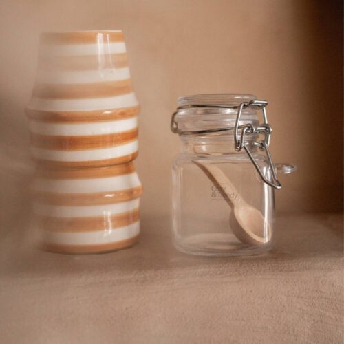 Duurzame handgemaakte glazen potje met houten lepeltje van Noa May