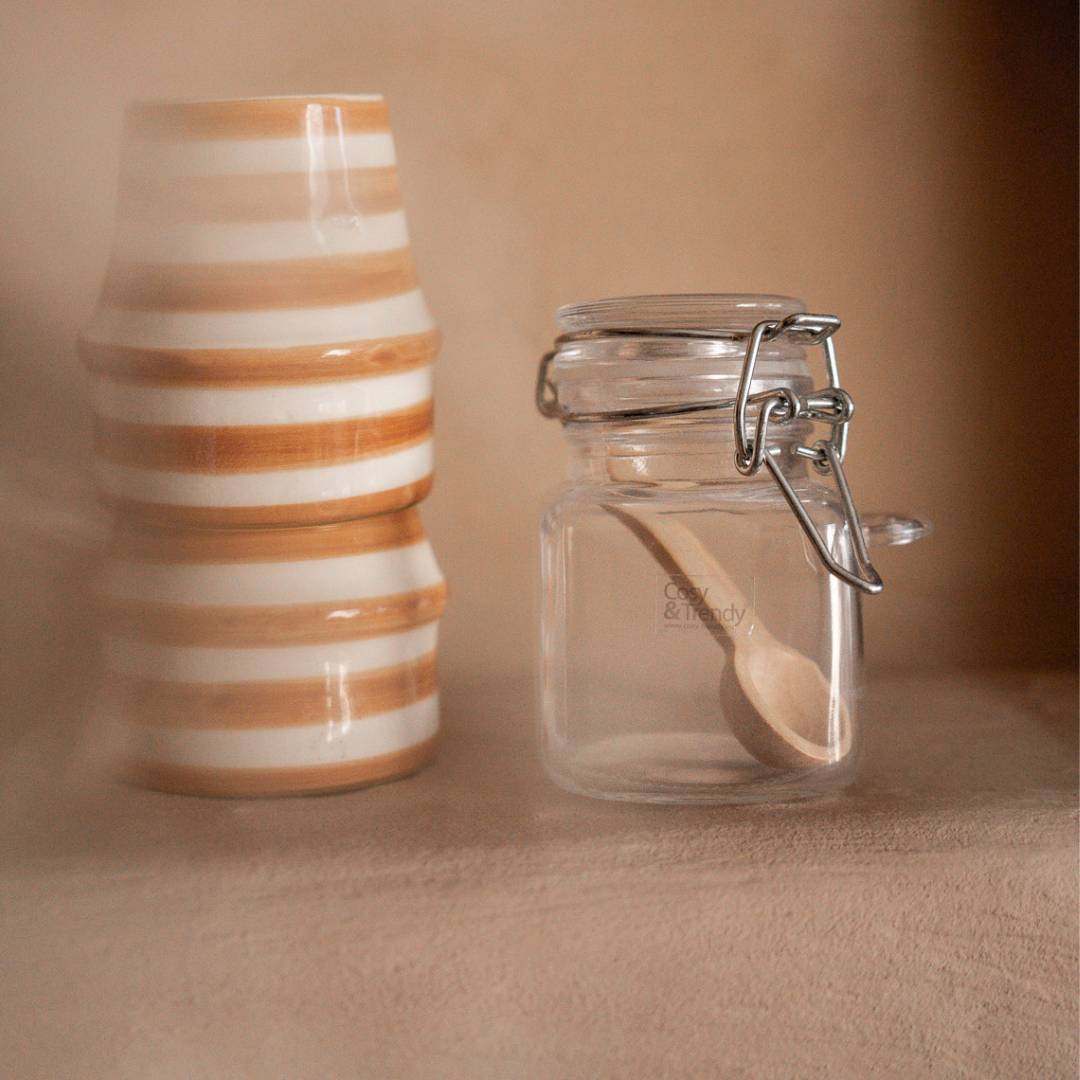Duurzame handgemaakte glazen potje met houten lepeltje van Noa May