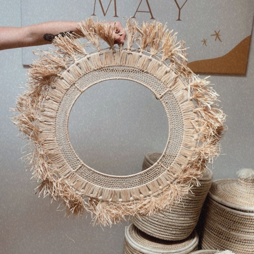 Woven raffia wandhanger